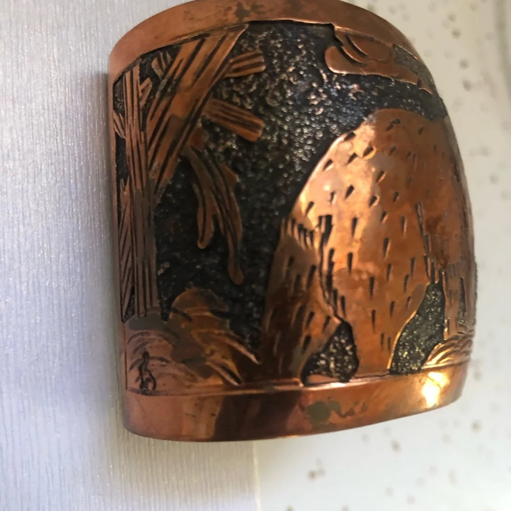 Navajo Brass Bear bracelet. - Picture 8 of 9